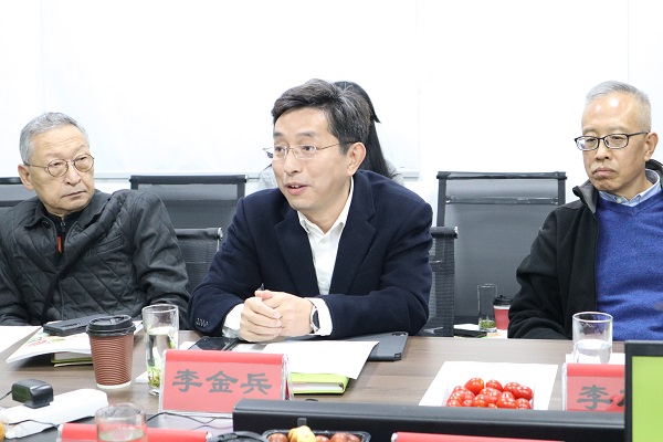 江北新區(qū)生命健康產(chǎn)業(yè)發(fā)展黨工委委員、管辦副主任李金兵
